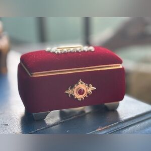 VINTAGE Elegant Red Velvet Music 🎶 Jewelry Ring Box ‘Love Story’ Mint Condition